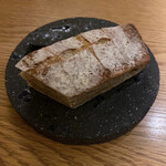 エル・バウ・デコラシオン - 全粒粉のフォカッチャもシェフの手作りです。熱々！！