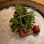 エル・バウ・デコラシオン - マグロとひよこ豆のピューレ。イタリアらしい海の幸とお野菜のオンパレード。トマトとブラックオリーブが効いてる！