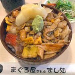 まぐろ屋さんのすし処 - びっくり丼