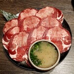 本場特選近江牛 焼肉 すき焼き 池もと - 上ネギ塩タン