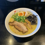 麺屋 丸鶏庵 - 鶏白湯ラーメン（塩） + 味玉