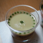 ラトリエ ドゥ ジョエル・ロブション - オマール海老のジュレ　なめらかなカリフラワーのクレームで