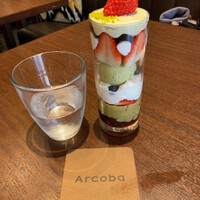 アルコバ - 苺とピスタチオのパフェ 