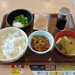 すき家 - まぜのっけごはん朝食･ごはん並（350円）