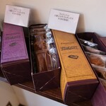 アヴランシュ・ゲネー - 店内模様