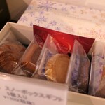 アヴランシュ・ゲネー - 店内模様