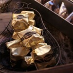 アヴランシュ・ゲネー - 店内模様