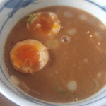 つけめんTETSU - 味玉を割ると