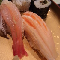 寿し心 なかむら - エビ、サーモン。サーモンの脂身が綺麗