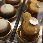 アヴランシュ・ゲネー - ケーキショーケース