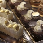 アヴランシュ・ゲネー - ケーキショーケース