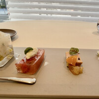 Ristorante Ecru - ☆ 前菜
                      ★ 玄界灘のヒラメのカルパッチョ
                      
                      ★ フォアグラに金柑
                      
                      ★ フルーツトマトのテリーヌ
                      
                      ★ 海老と百合根のピュレ アメリケーヌソース