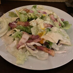 サンダルウッド - パンチェッタと温玉のシーザーSALADAハーフサイズ