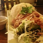 タイ料理 スワンナプームタイ - ワンプレートに盛り付けられたランチセット