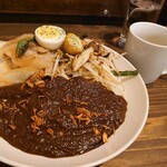 LABO まーちゃんの牛すじカレー - 牛すじしょうが焼きカレー