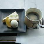 T'CAFE - ケーキセット(レアチーズケーキ+T'CAFEブレンドS)500円