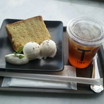 T'CAFE - ケーキセット(りんごのシフォンケーキ+アイスティーS)500円