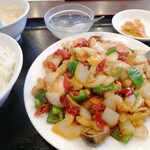 聚友楼 - 鶏肉の四川風唐辛子炒め　750円