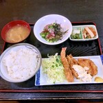 十八番 - ぶり納豆、白身魚、牡蠣、海老フライ定食。¥880