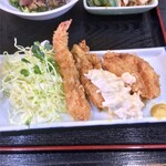 十八番 - ぶり納豆、白身魚、牡蠣、海老フライ定食。¥880