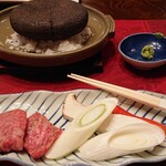 都わすれ - 由利牛の石焼き。