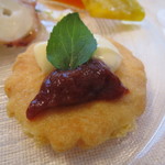 ビオディナミコ - 前菜盛合せ：ブリオッシュとリコッタのムース、バターナッツとイエロービーツのサラダ、ポレンタのクッキー、セモリナ粉のニョッキ、フォアグラのテリーヌ、タコのサラミ仕立て4