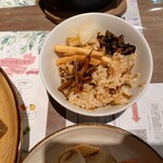 Shakankan - 山之内の郷土料理【臭木(くさぎ)ご飯】とお漬物。臭くなはいです。