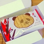 箱だけじゃなく、中のシュガーバターサンドもパンダバージョンになってるんだよ。パンダバージョンは限定の店舗のみでの販売だそう。