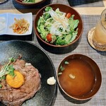 グリル サンキチ - ローストビーフ丼セット