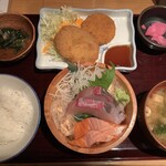 h Higashimikuni Kaisenshokudou Ouesuto - Ｂ定食、お刺身、コロッケ、海老カツ