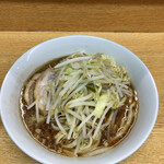 ラーメン二郎 - ラーメン 780円　麺半分 ヤサイ少な目にんにく