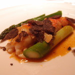 リストランテ G - 千葉産　伊勢海老のバターソテー　グリーンアスパラガスとオーストラリア黒トリュフ添え