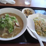 中国料理 同楽縁 - 半炒塩(ラーメン)セット750円  <2012.09.02>※唐揚と野菜はあとから届きます。