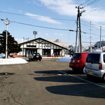 Shokujidokoro Maruyama - 由仁駅舎です