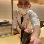 銀座 しのはら - フォアグラとべったら漬けの手巻き