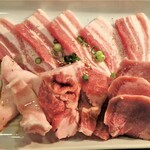 焼肉 源氏 - 豚ばら、タン、カシラ、喉軟骨