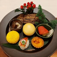 ジョルオーネ - 色鮮やかな和洋折衷のお料理がズラリ！季節の前菜盛り合わせ5種は、食べるのがもったいなくなる華麗な盛り付け