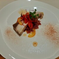 ジョルオーネ - お魚料理は寒ブリのヴァプール（蒸し煮）、赤キャベツやプチプチのキヌア、フルーティなチェリートマトや金柑など、旬の寒ブリと色々な食材のハーモニー