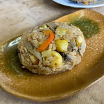 マストな「山菜めし」（100円）。深い味わいいただきます。