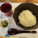 日本料理 戸たに - イカ醤油漬の茶漬け
ご飯に左下のイカを載せてダシをかけて食べます。