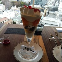 資生堂パーラー ザ・ハラジュク - 恋するきゅんパフェ。