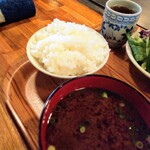 야마쇼우 육류 요리점 - 밥이 많이 담겨 있습니다♡