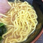 横浜家系らーめん 雷家 - 酒井の麺はかなり硬めで提供されました。