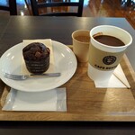 カフェ レスト - チョコレートマフィンとホットココア