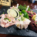 Toriyakiniku Shinagaya - 鶏肉5種盛り✨