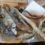 ビストロ割烹 YAOYA - 秋刀魚 骨せんべい