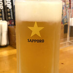 くまねこ食堂 - キンッキンに冷えたグラスで提供。時間が経つとビールが少し凍ってますからwwwあまり冷えすぎるのもビールの風味が無くなるんよね…