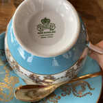 サニーサイドカフェ - エインズレイ社オーチャードゴールドのカップ&ソーサー