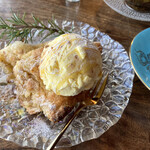 サニーサイドカフェ - 自家製アイスクリームは卵多め、カスタードぽい風味