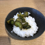 横浜家系ラーメン 蓮 - 食べ放題のご飯。